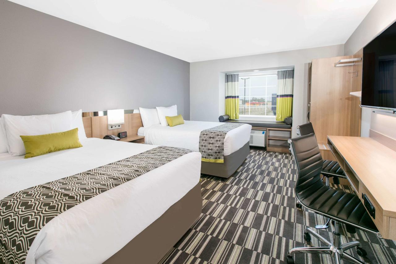 Microtel Inn & Suites By Wyndham Лъбък Екстериор снимка