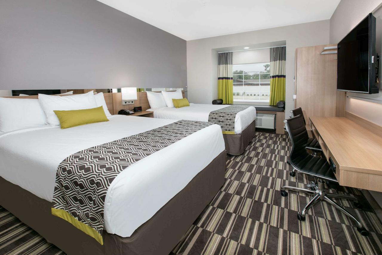 Microtel Inn & Suites By Wyndham Лъбък Екстериор снимка