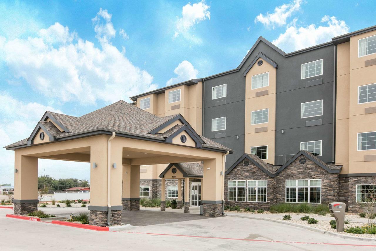 Microtel Inn & Suites By Wyndham Лъбък Екстериор снимка