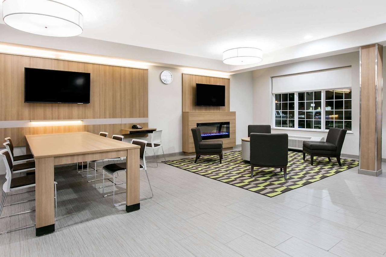 Microtel Inn & Suites By Wyndham Лъбък Екстериор снимка